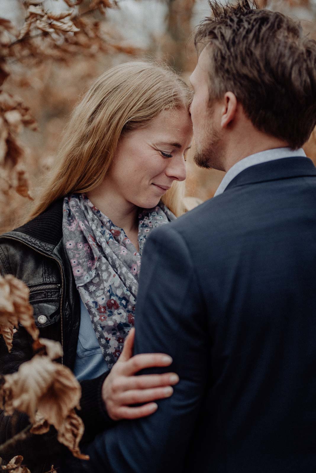 028-verlobungsshooting-engagement-fotograf-witten-rombergpark-dortmund