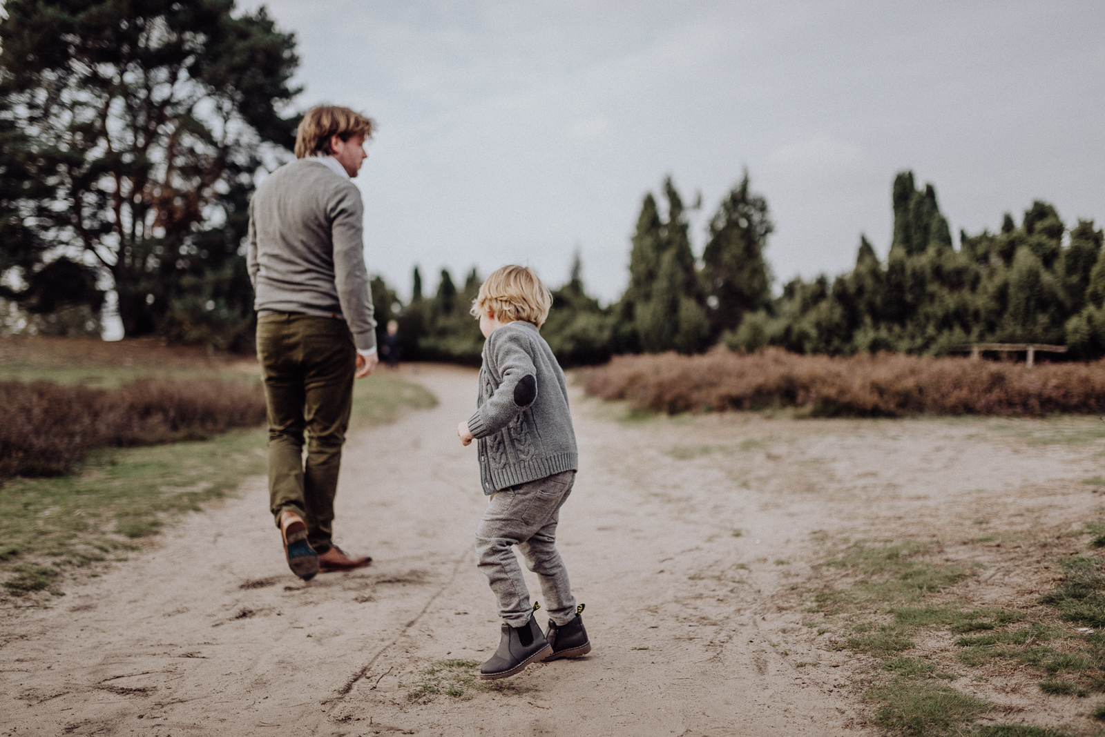 008-designparaplus-familienshooting-heide-boho