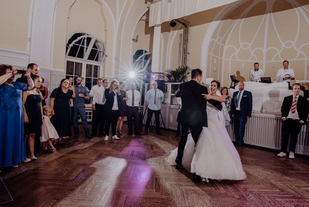 207-designparaplus-hochzeit-essen-steele-reportage