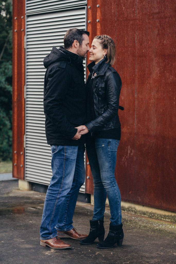 002-designparaplus-lovebirds-fotografie-bochum-paarshooting-jahrhunderthalle