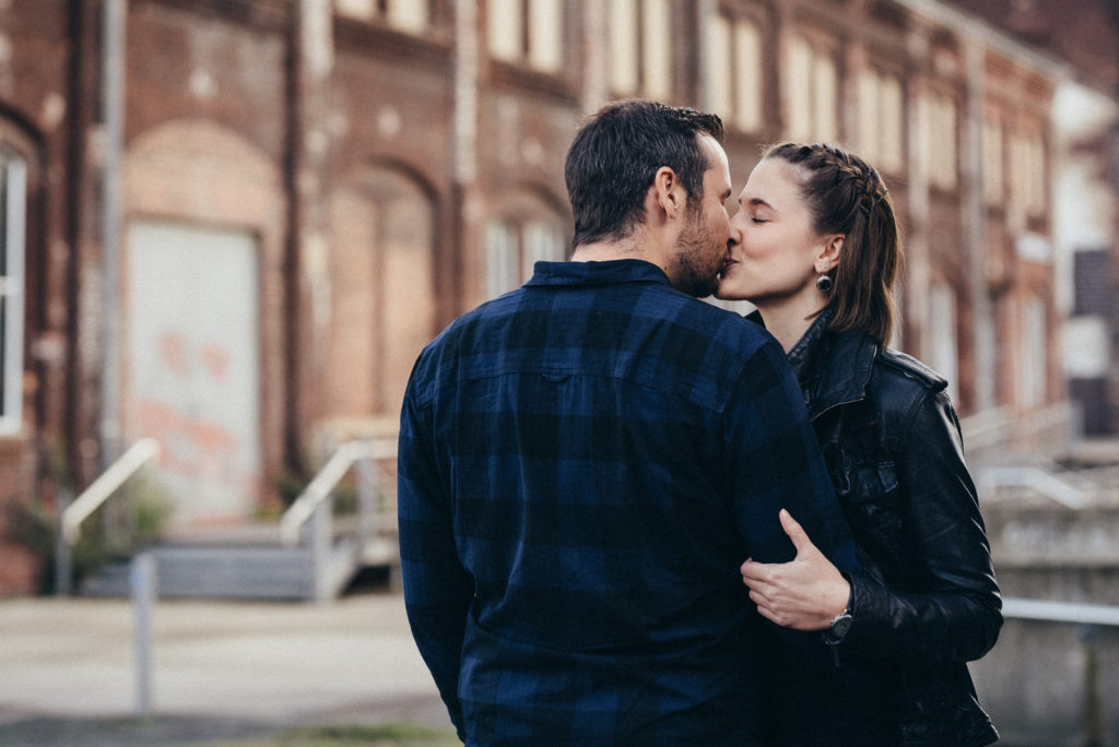 005-designparaplus-lovebirds-fotografie-bochum-paarshooting-jahrhunderthalle