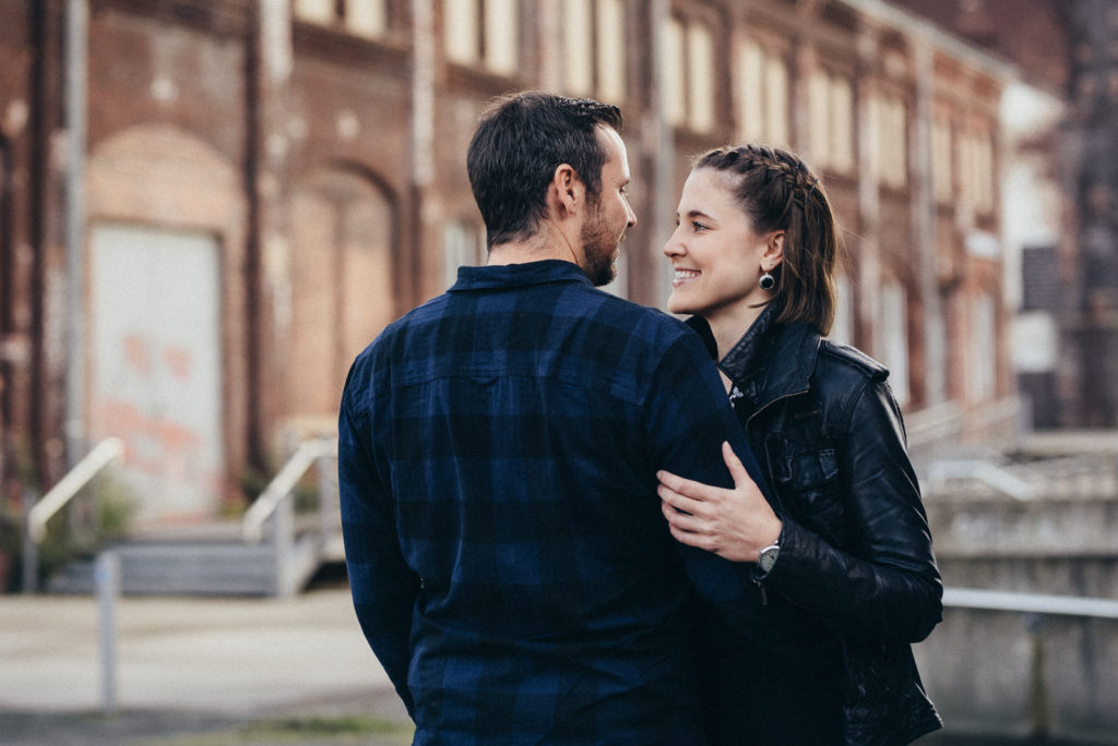 006-designparaplus-lovebirds-fotografie-bochum-paarshooting-jahrhunderthalle