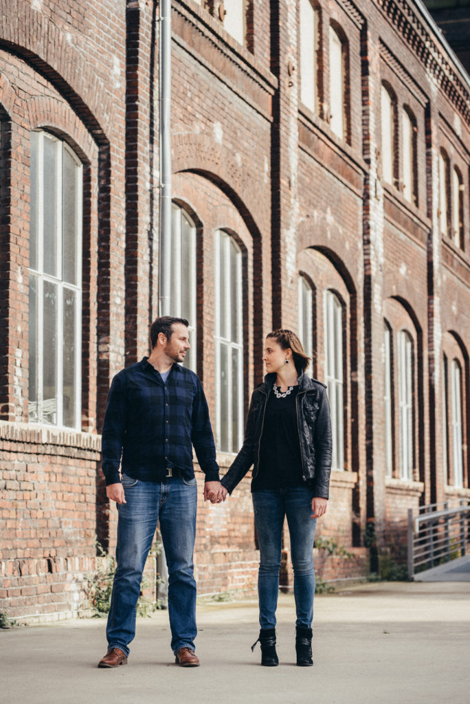 017-designparaplus-lovebirds-fotografie-bochum-paarshooting-jahrhunderthalle