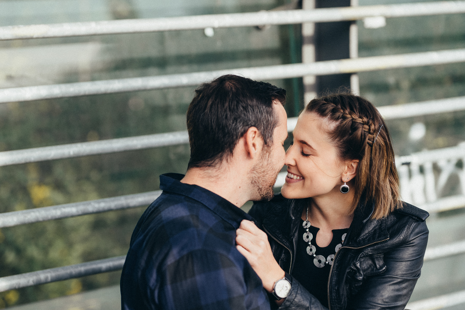 023-designparaplus-lovebirds-fotografie-bochum-paarshooting-jahrhunderthalle