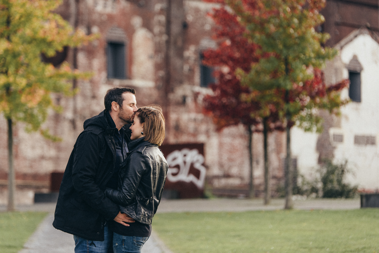 033-designparaplus-lovebirds-fotografie-bochum-paarshooting-jahrhunderthalle