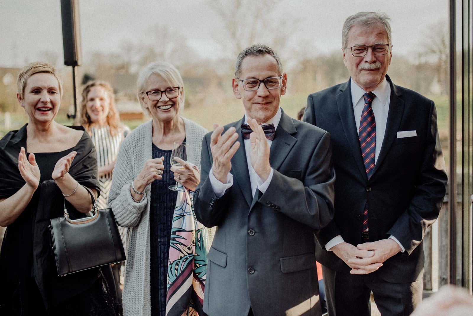 241-landhotel-voshoevel-land-hochzeit-tortenanschnitt