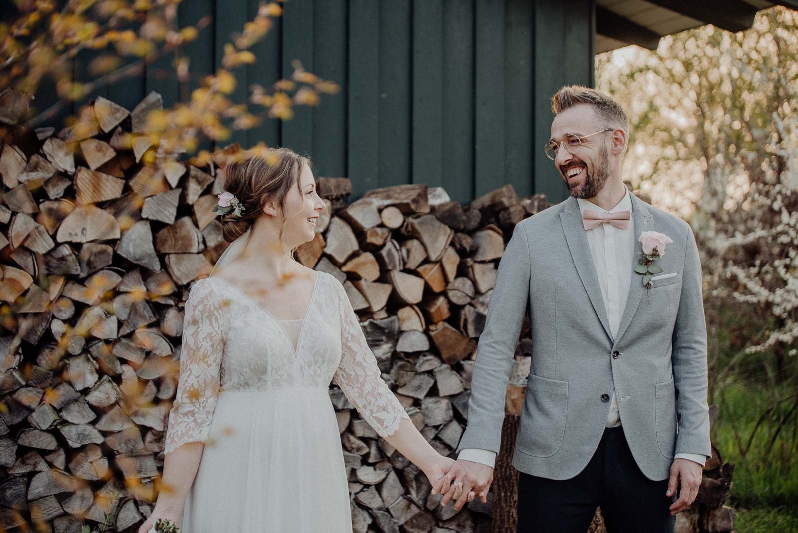 253-landhotel-voshoevel-land-hochzeit-brautpaarshooting