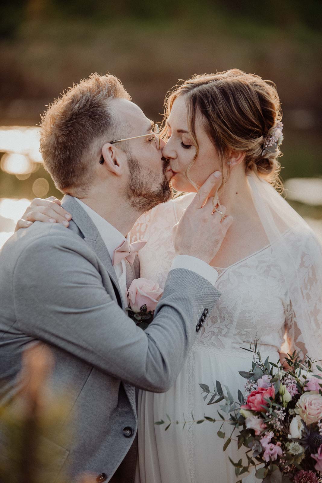 257-landhotel-voshoevel-land-hochzeit-brautpaarshooting