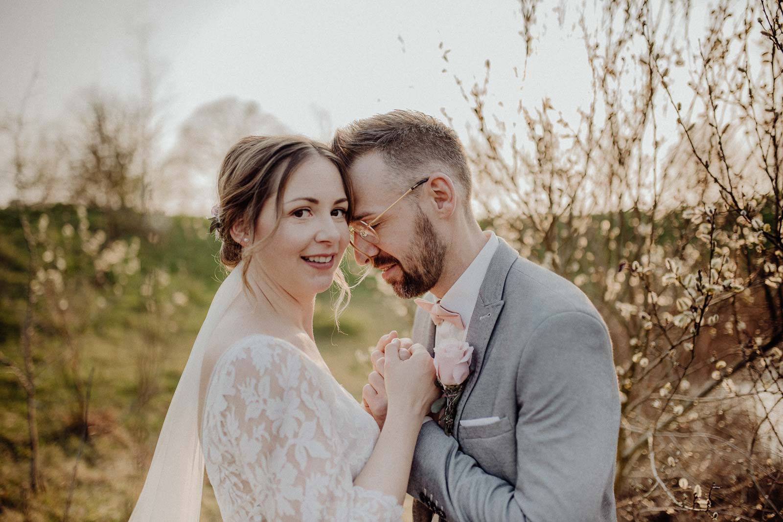 265-landhotel-voshoevel-land-hochzeit-brautpaarshooting