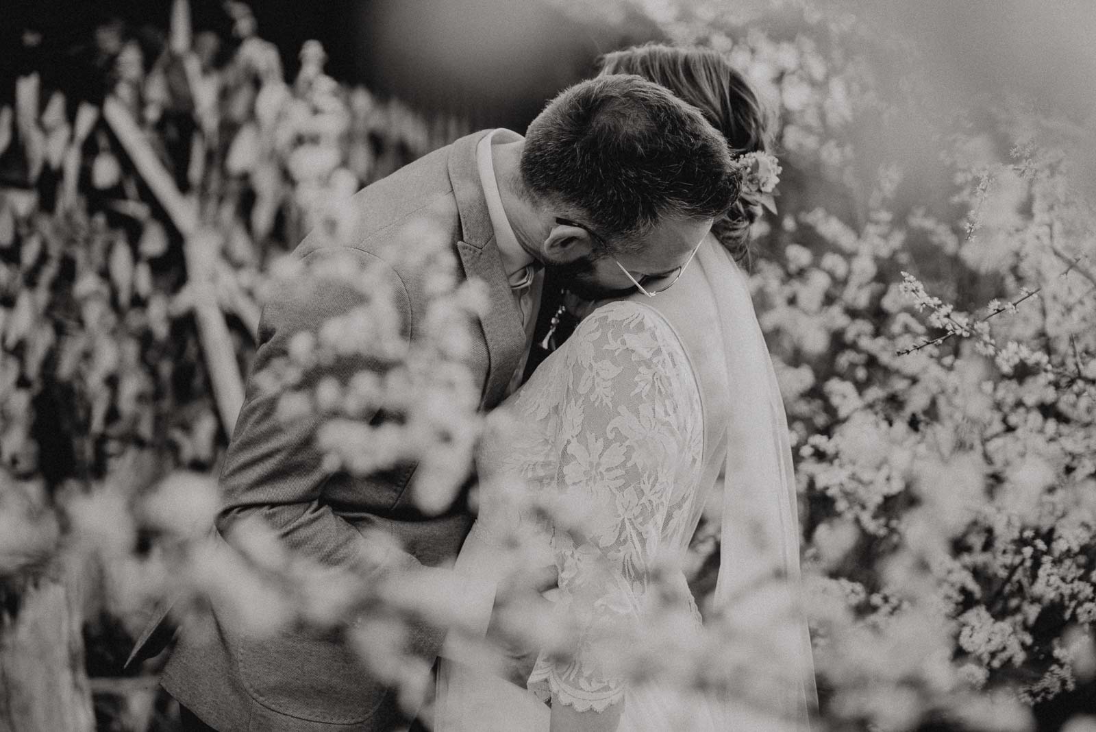 278-landhotel-voshoevel-land-hochzeit-brautpaarshooting