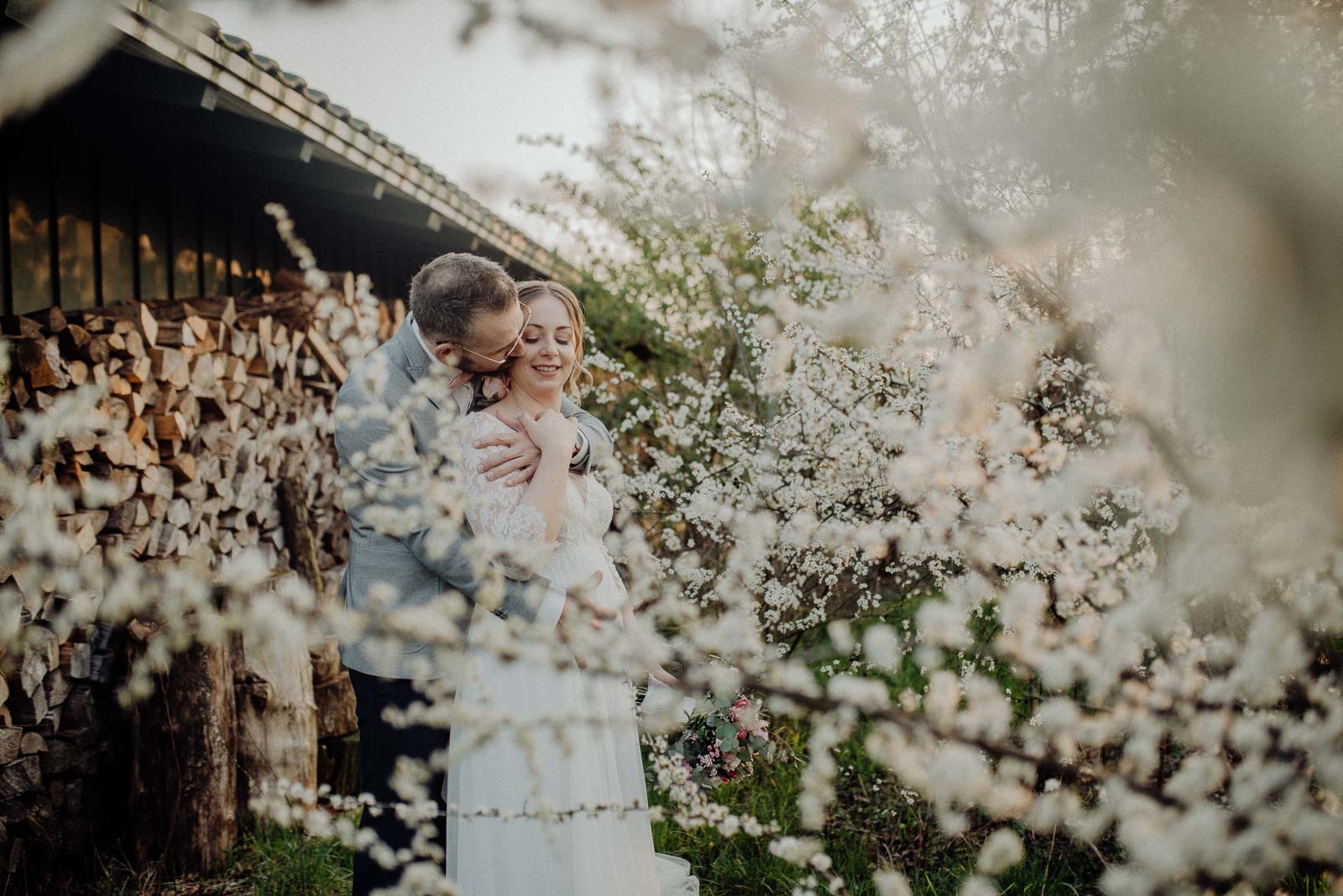 280-landhotel-voshoevel-land-hochzeit-brautpaarshooting