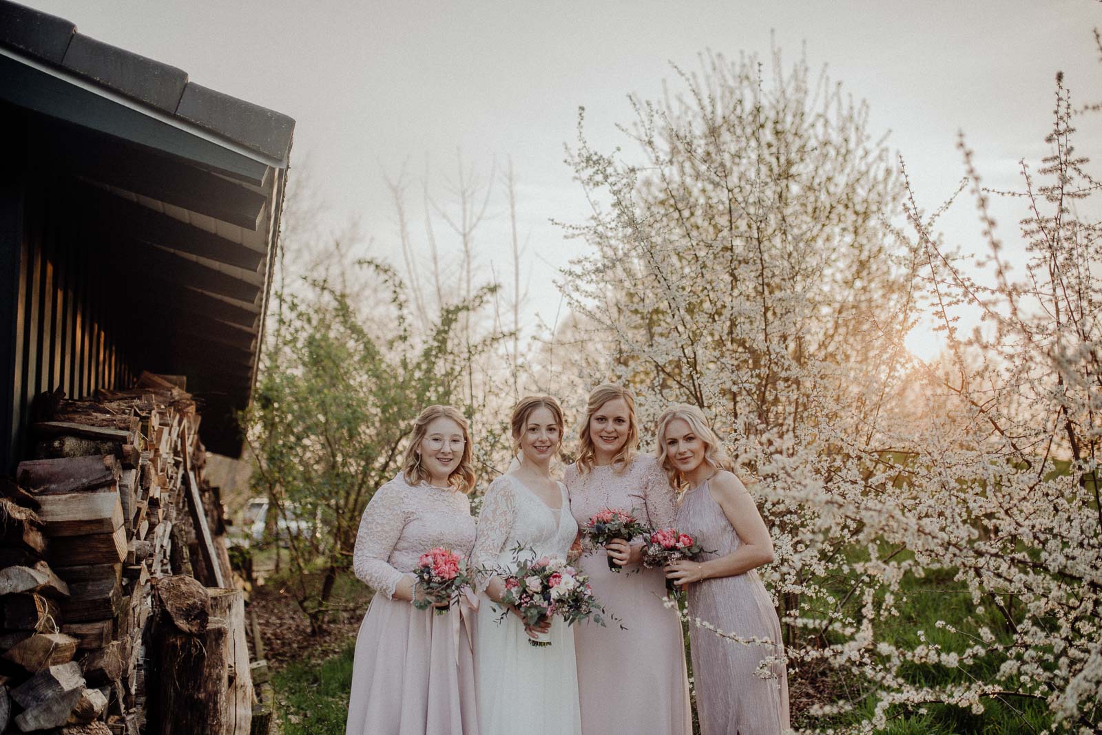 290-landhotel-voshoevel-land-hochzeit-brautpaarshooting