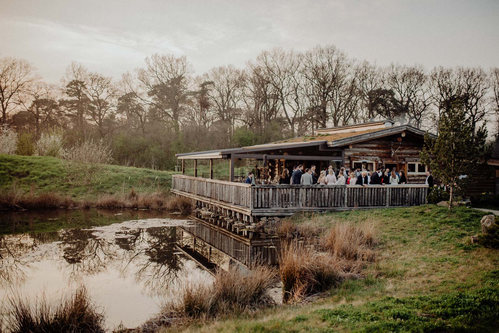 313-landhotel-voshoevel-land-hochzeit-brautpaarshooting