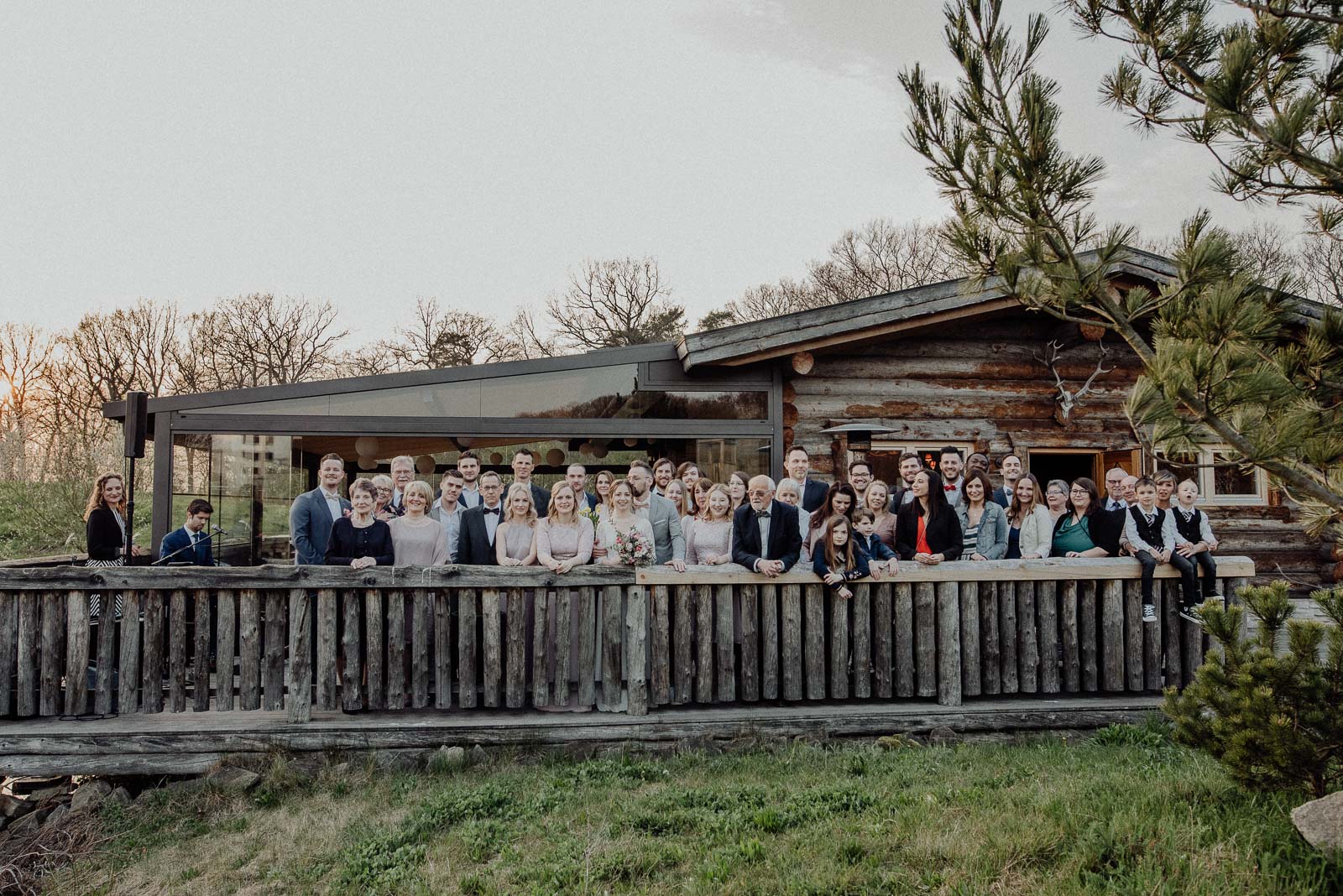 314-landhotel-voshoevel-land-hochzeit-brautpaarshooting