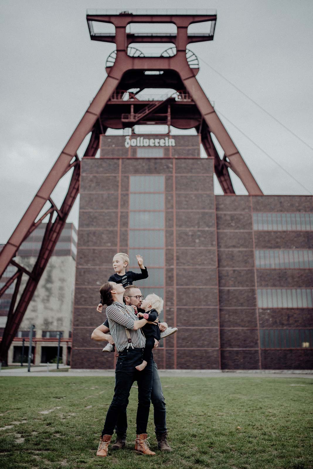 051-natuerliche Familienfotografie und ungestellte Familienfotos in Essen im Ruhrgebiet