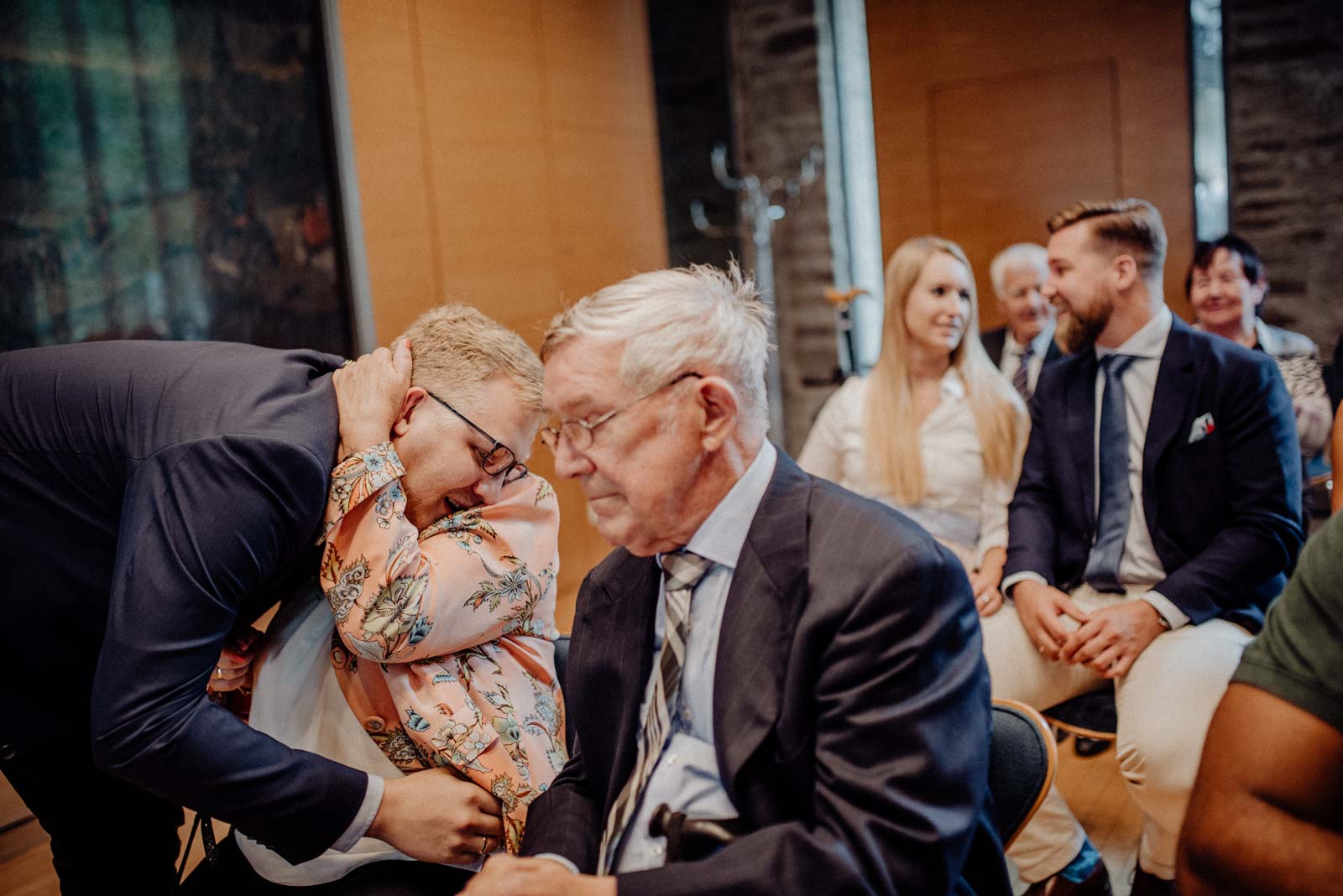 Oma gratuliert zur Hochzeit