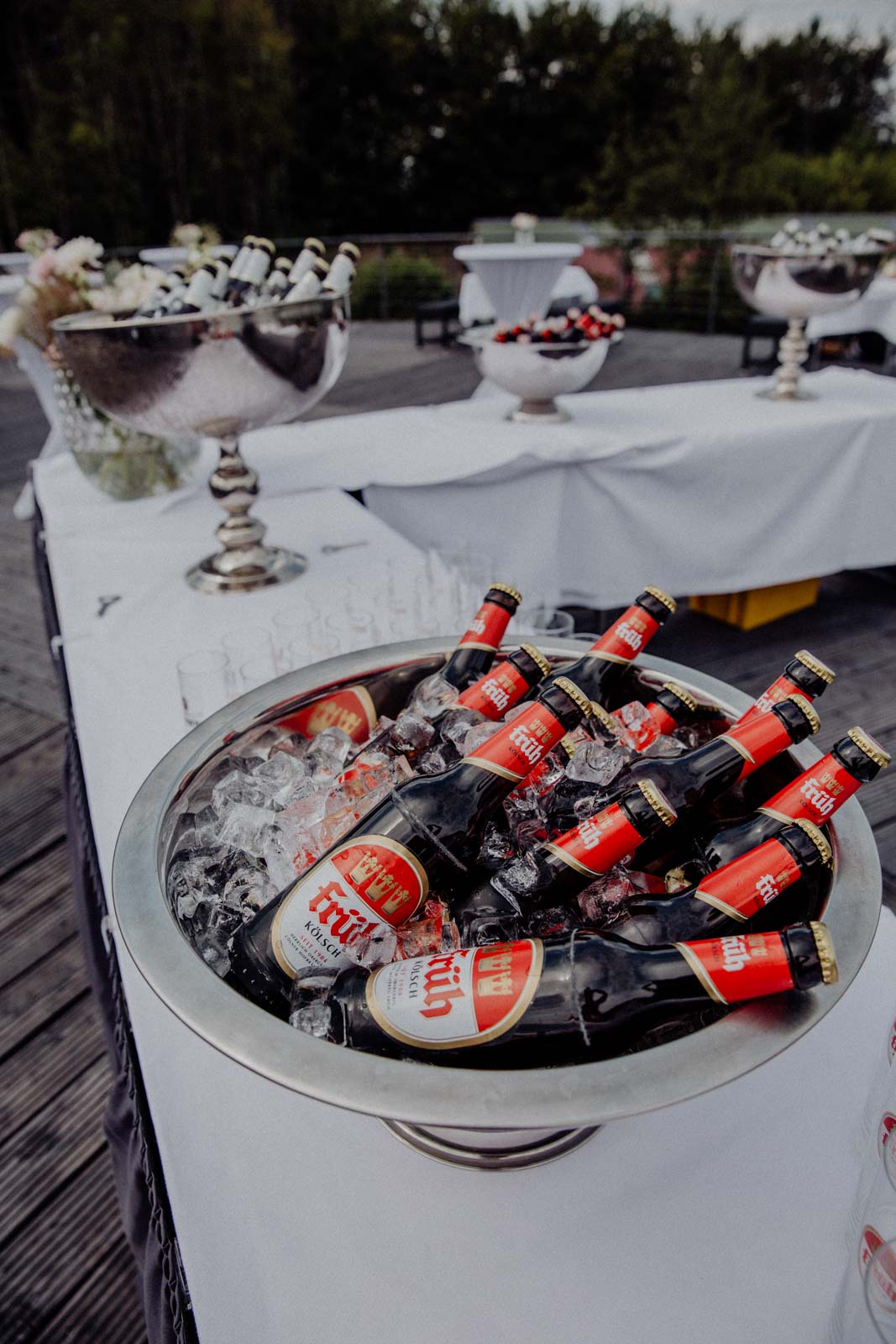 Frueh Koelsch für die Gaeste der Rooftop Trauung