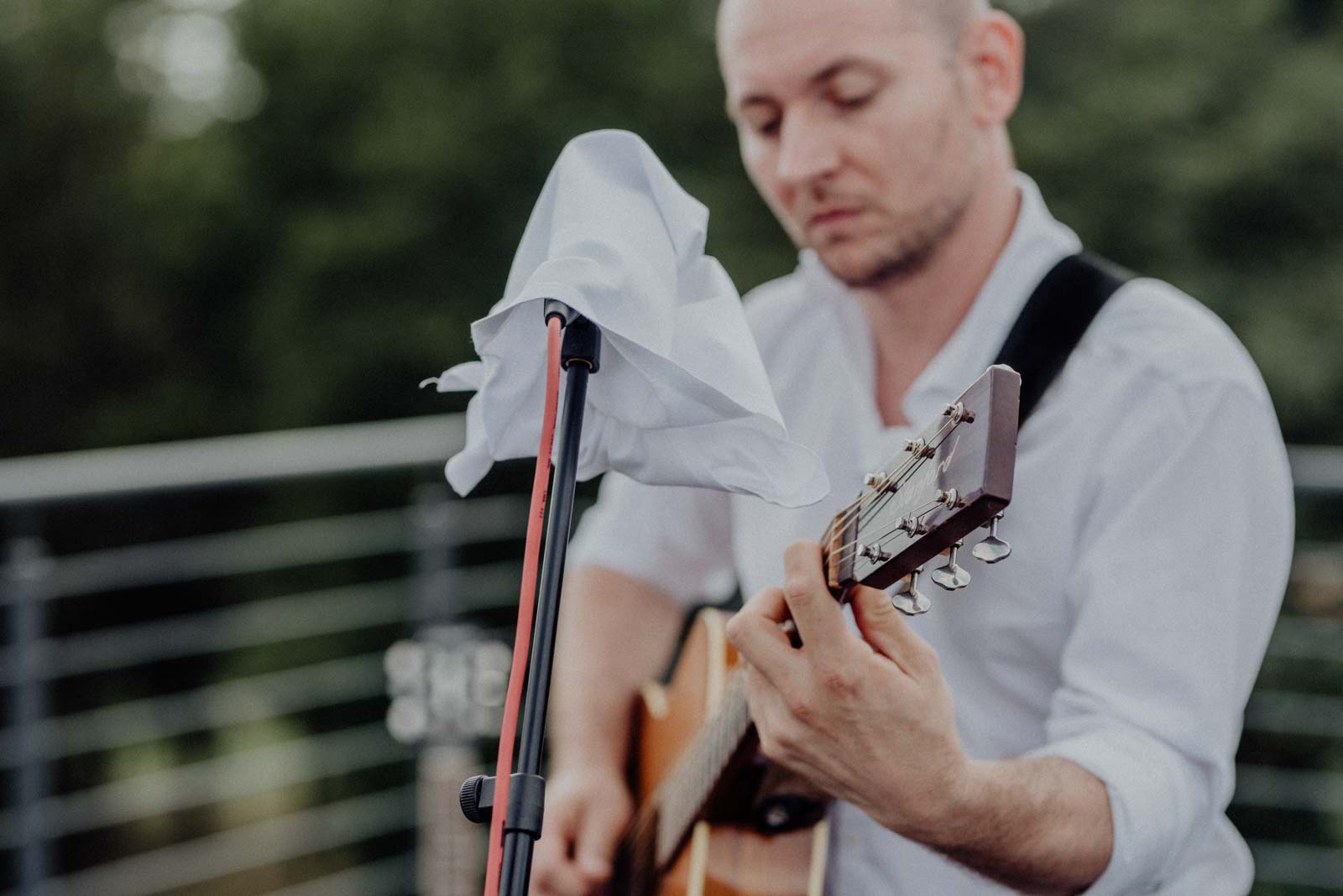 Livemusik waehrend der Trauzeremonie auf der Hochzeit