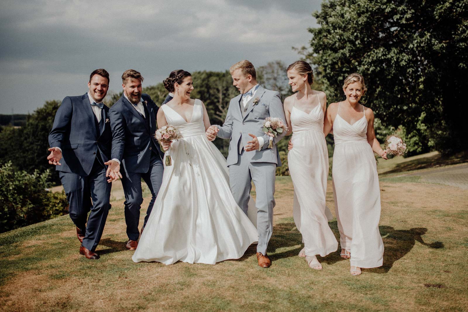 listige Gruppenbilder auf der Hochzeit