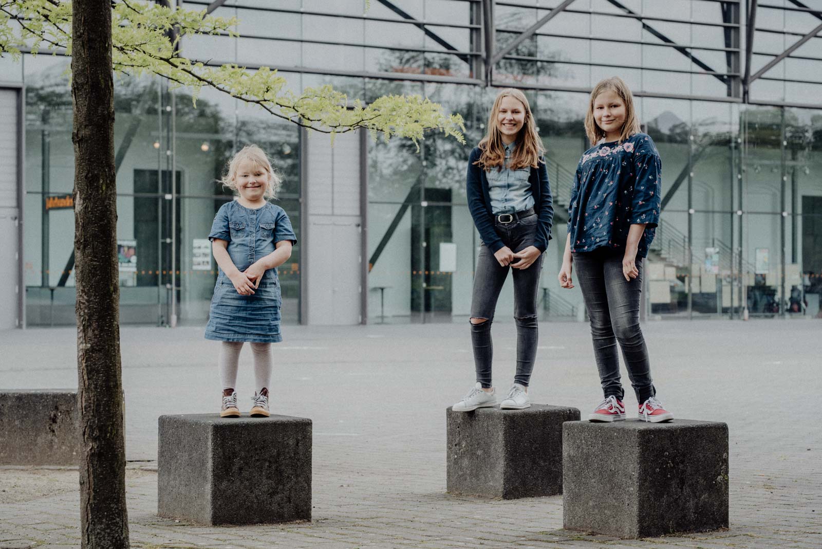 011-ungestellte-familienfotos-familienshooting-bochum-industrie-jahrhunderthalle