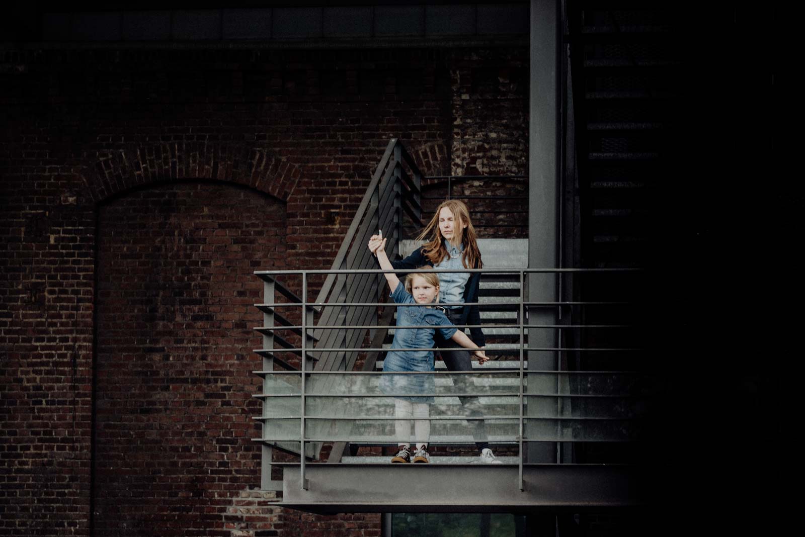 015-ungestellte-familienfotos-familienshooting-bochum-industrie-jahrhunderthalle