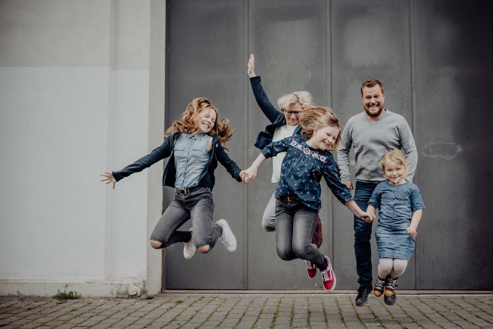 019-ungestellte-familienfotos-familienshooting-bochum-industrie-jahrhunderthalle