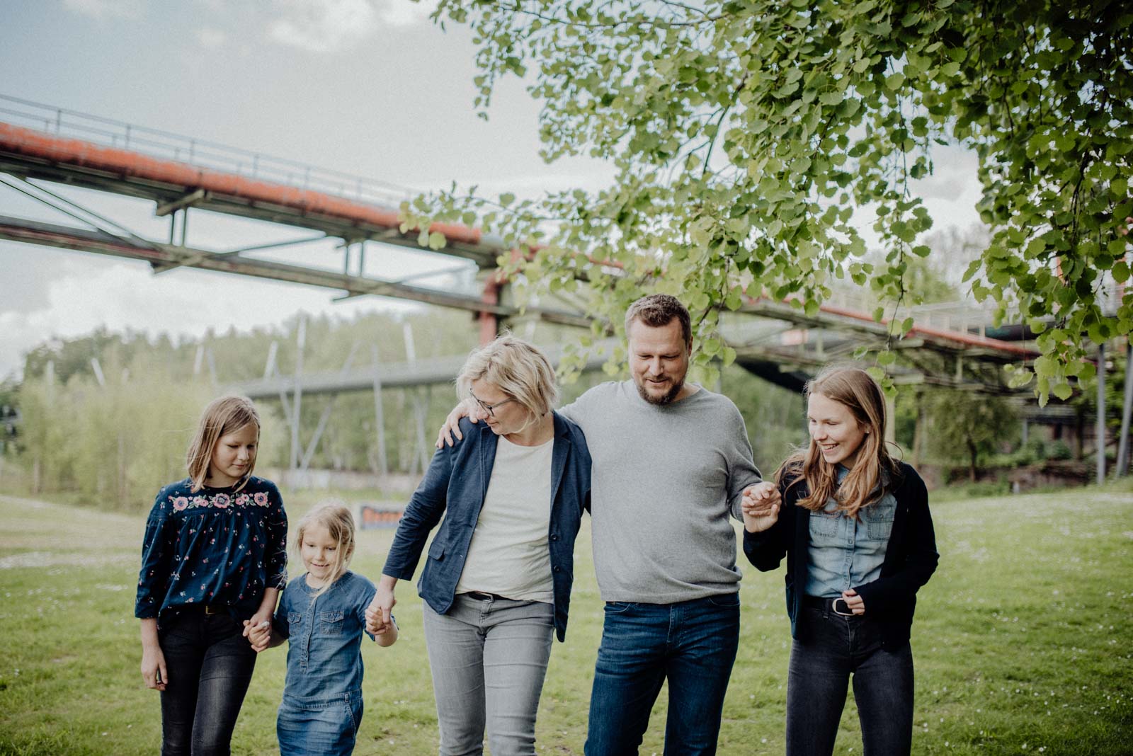 030-ungestellte-familienfotos-familienshooting-bochum-industrie-jahrhunderthalle