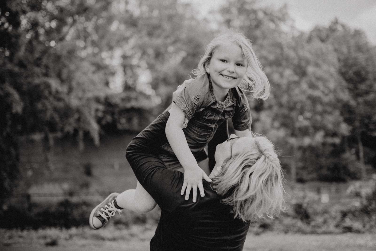 ungestellte-familienfotos-familienshooting-bochum-industrie-jahrhunderthalle