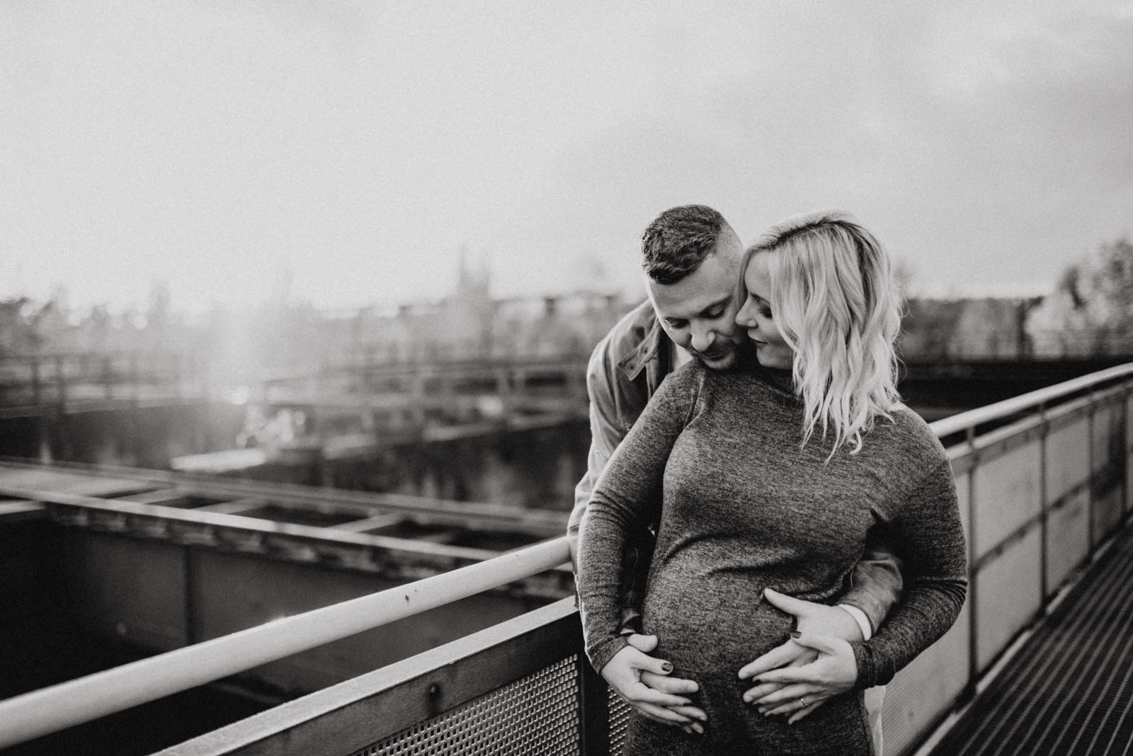 026-Babybauch-Shooting-Paarshooting-LaPaDu-Fotograf-Ruhrgebiet-Industriegebiet