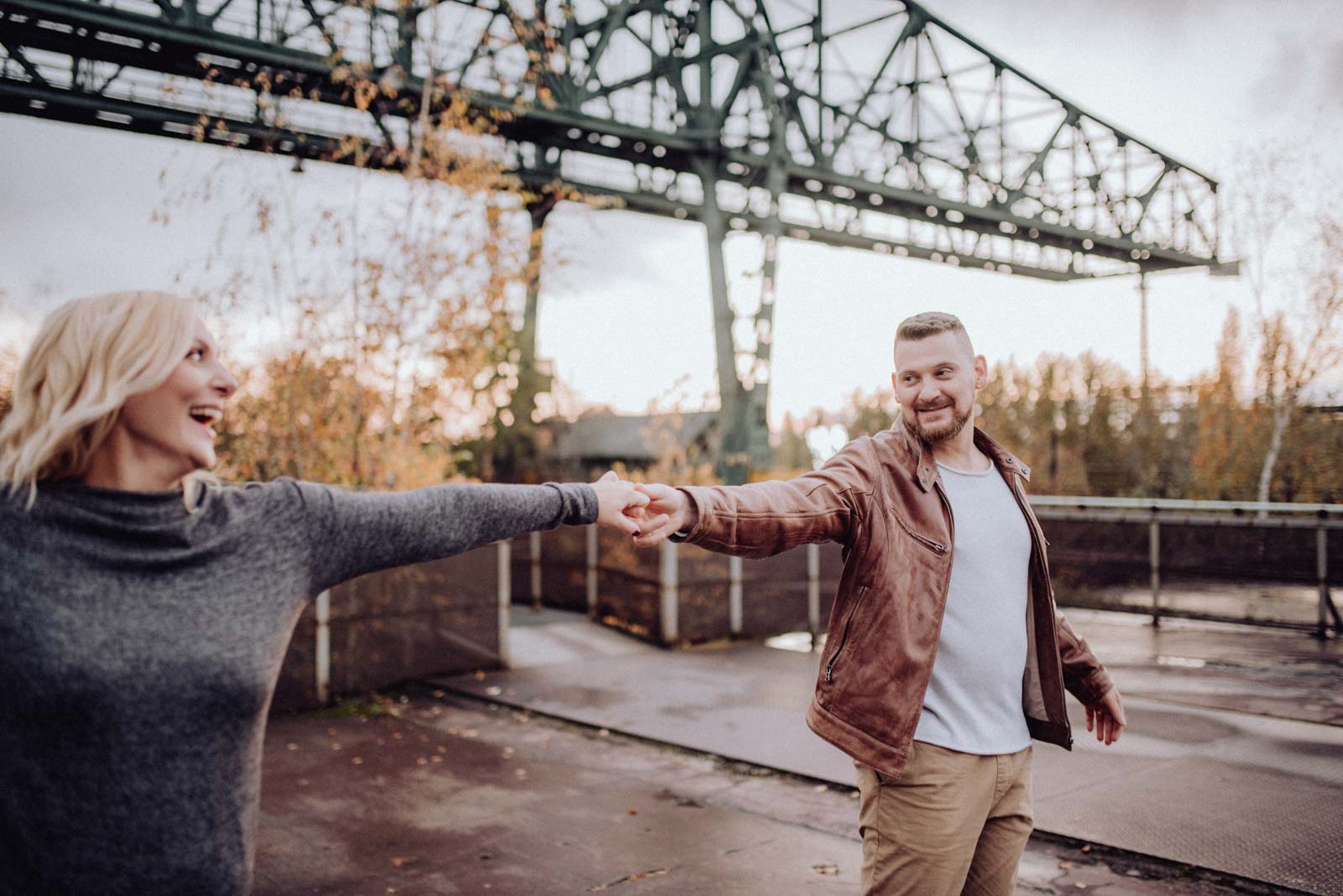 049-Babybauch-Shooting-Paarshooting-LaPaDu-Fotograf-Ruhrgebiet-Industriegebiet