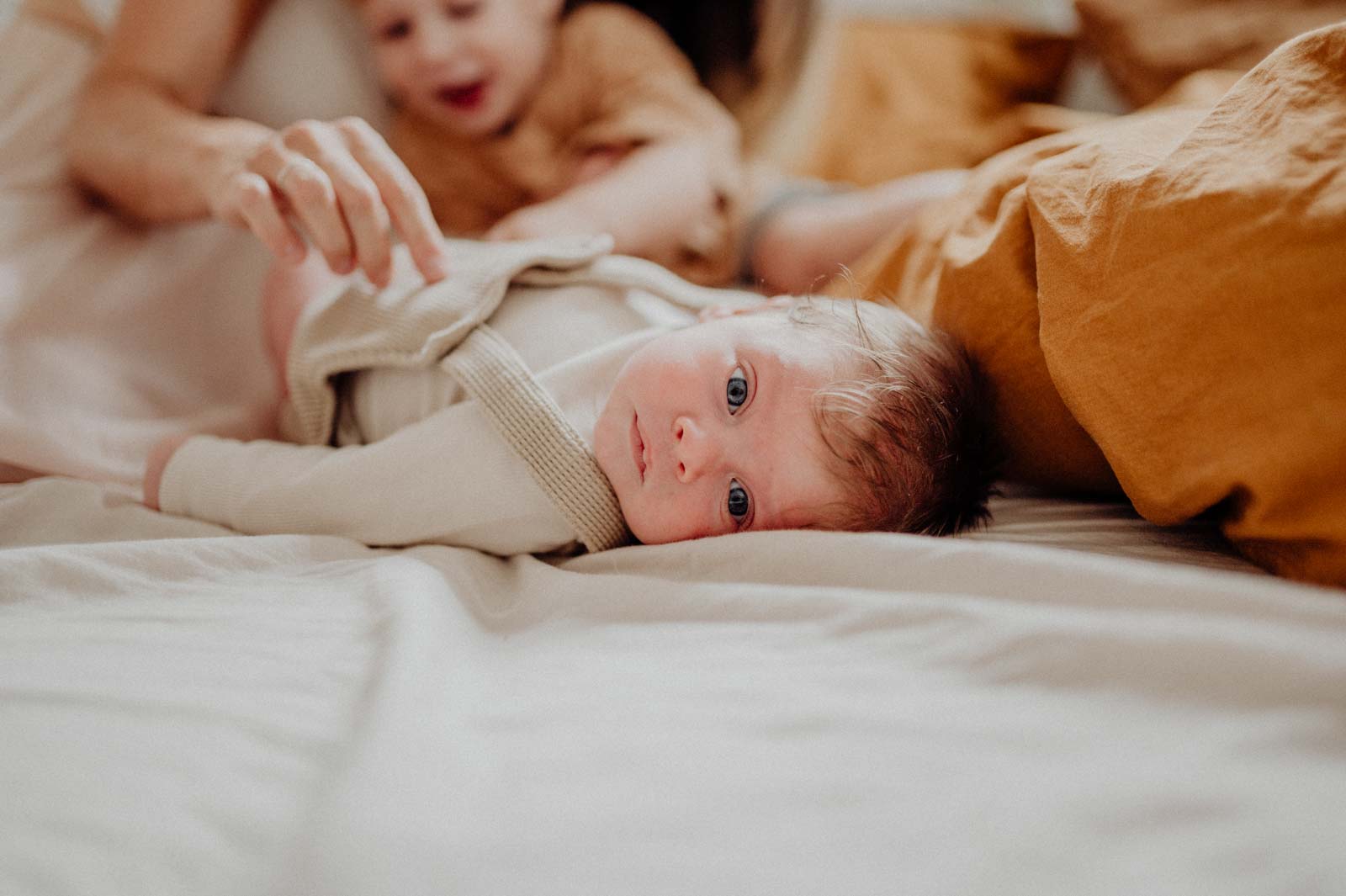 006-homesession-familienshooting-familienfotos-reortage-fotografin-witten