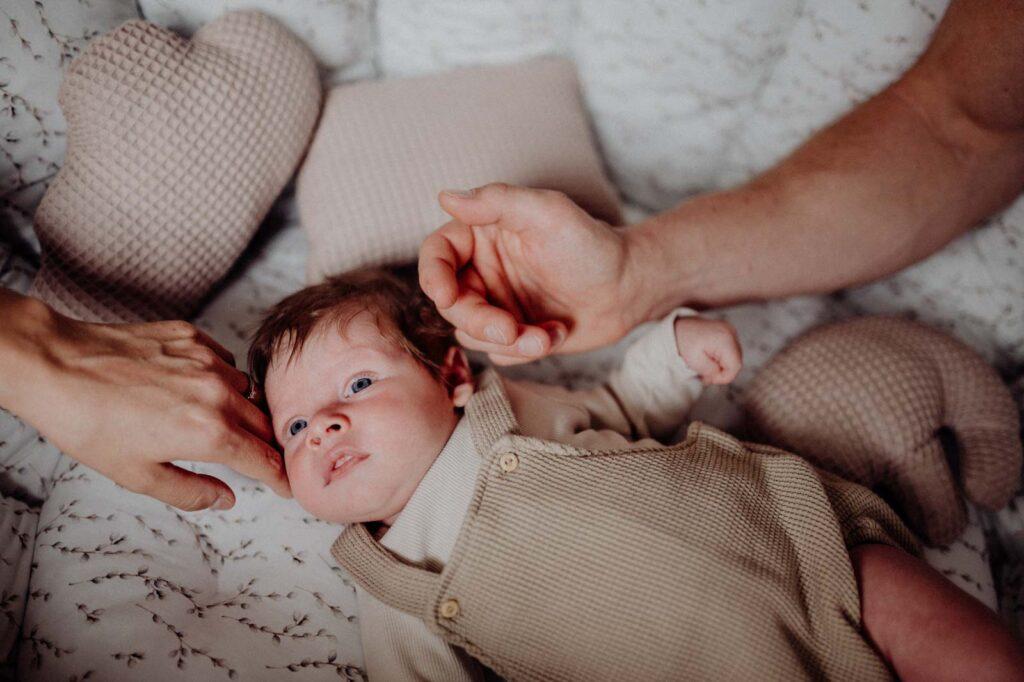 023-homesession-familienshooting-familienfotos-reortage-fotografin-witten