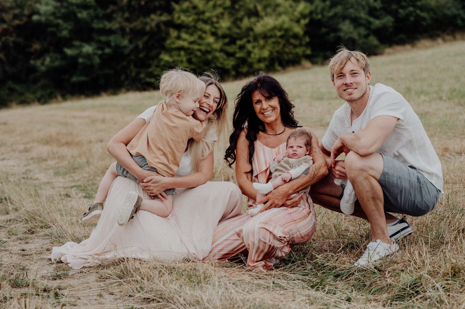 066-homesession-familienshooting-familienfotos-reortage-fotografin-witten