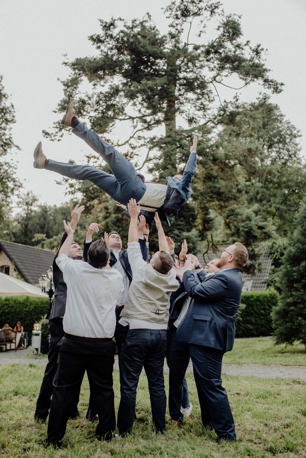 Coole Gruppenbilder am Hochzeitstag mit den jungs