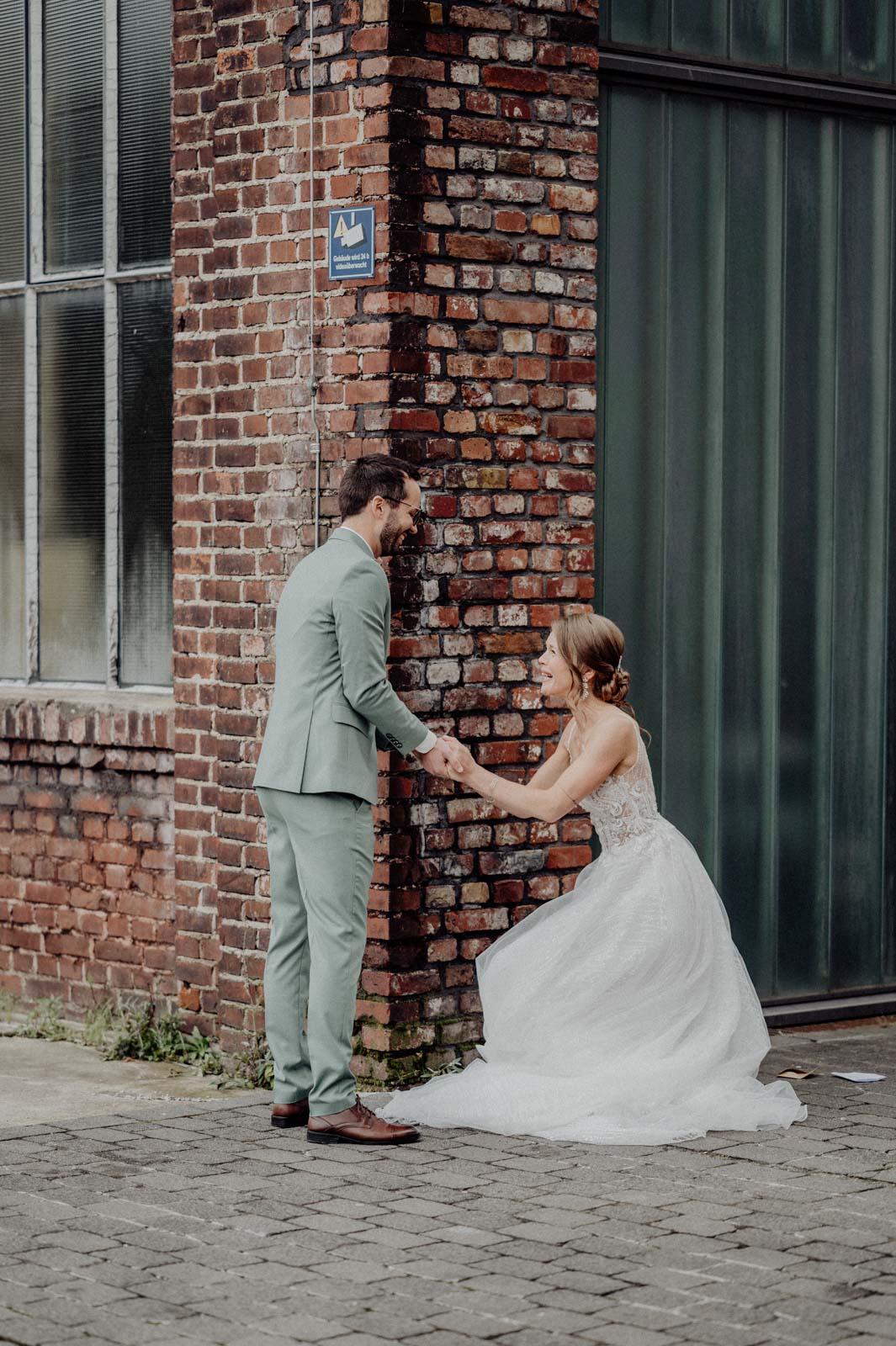 015-hochzeit-jahrhunderthalle-bochum-paarshooting-1stlook