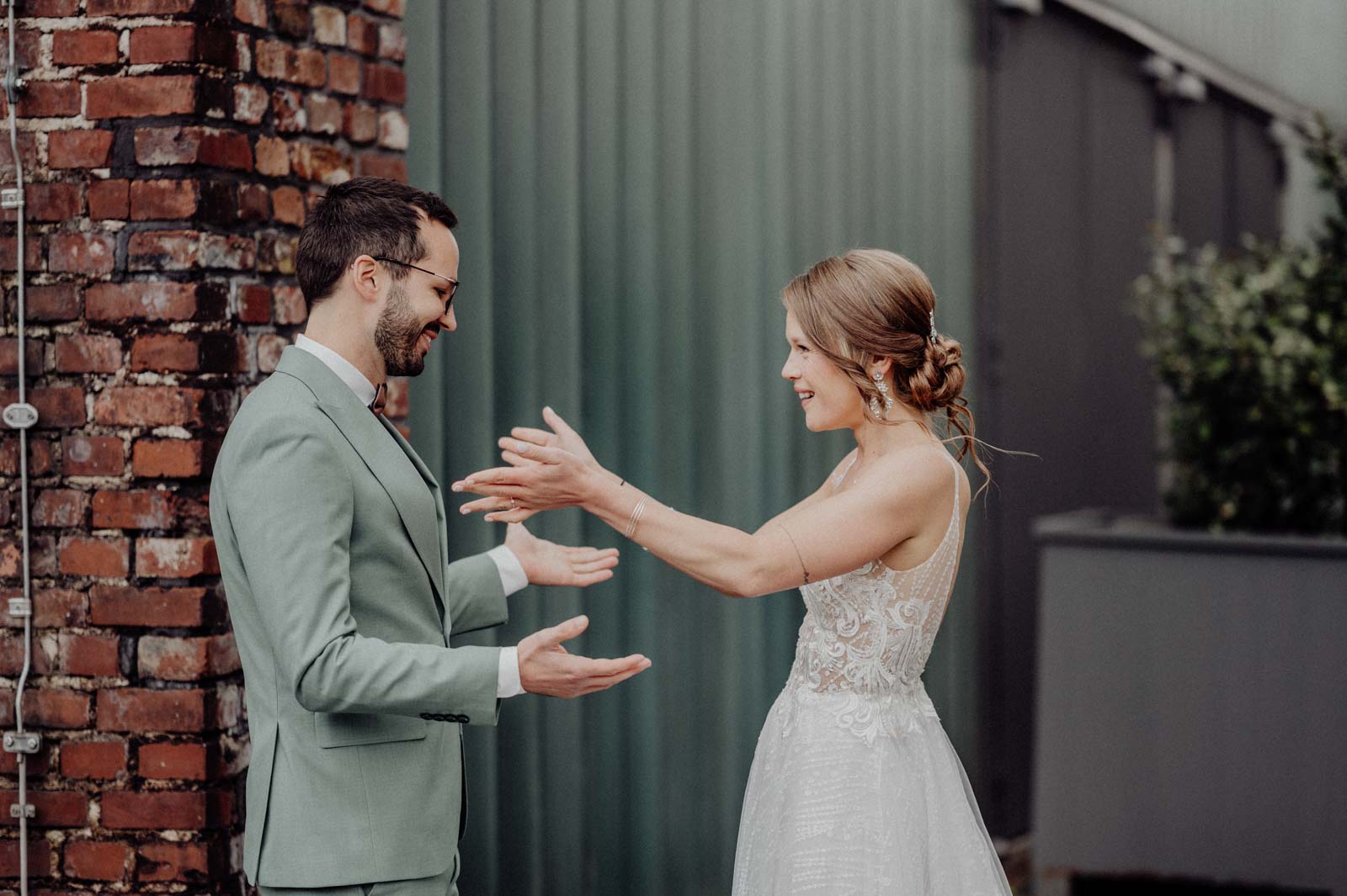 019-hochzeit-jahrhunderthalle-bochum-paarshooting-1stlook