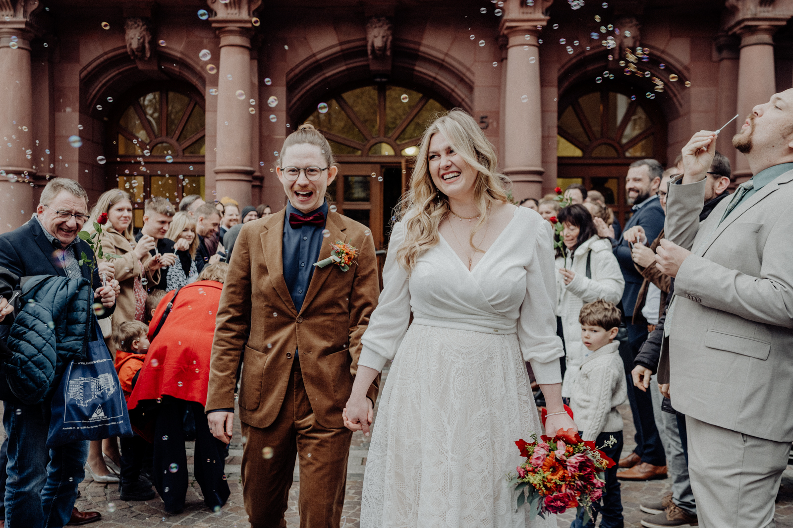 062-©gescheschmidt-hochzeit-dortmund-altes-stadthaus-gratulationen-gaeste