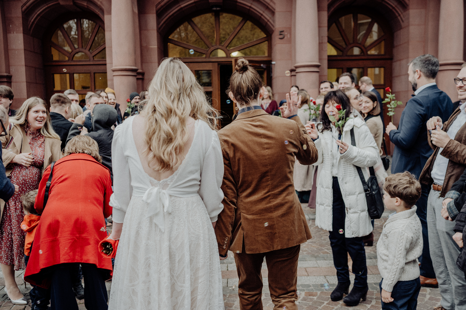 063-©gescheschmidt-hochzeit-dortmund-altes-stadthaus-gratulationen-gaeste