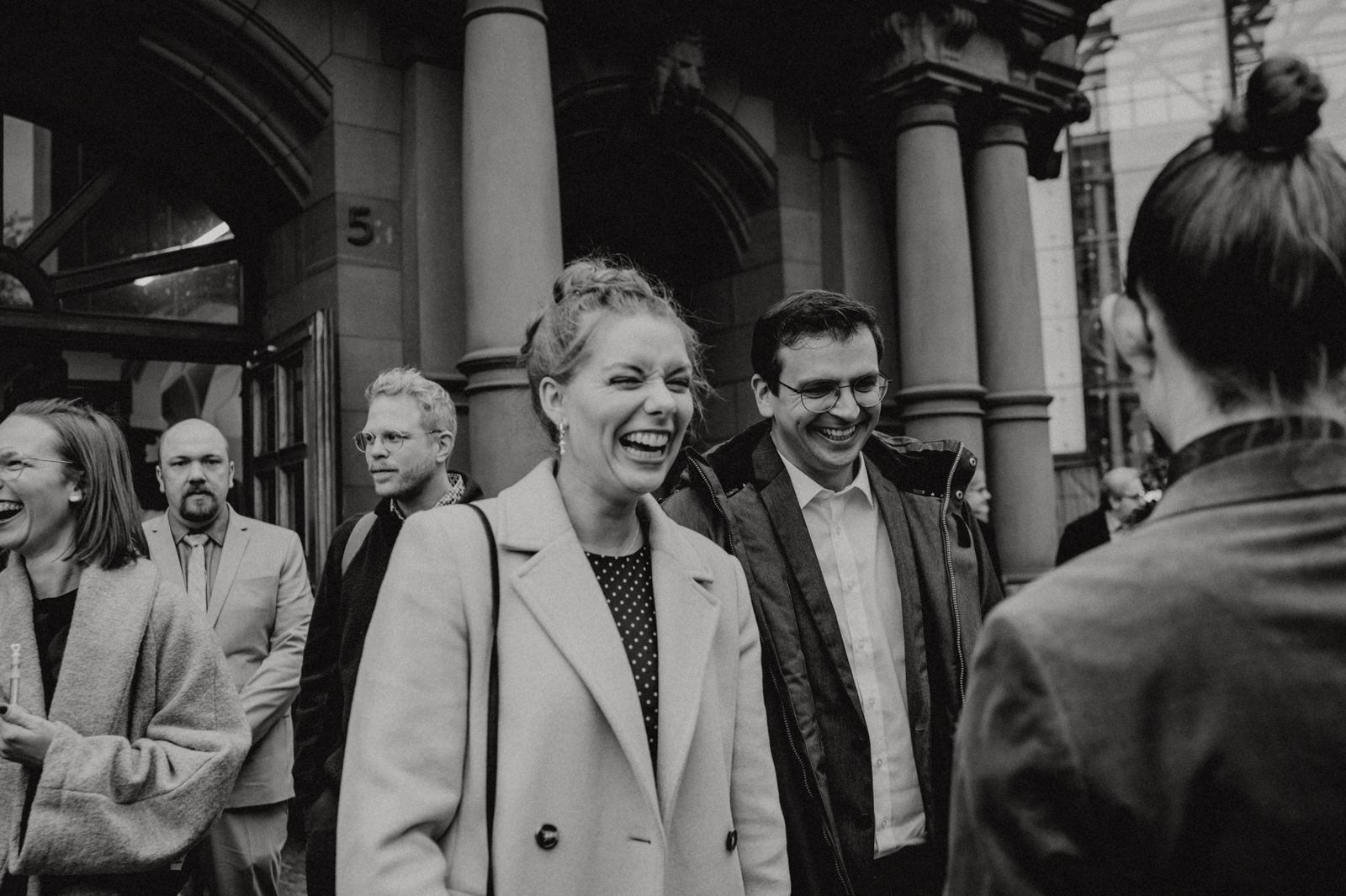 067-©gescheschmidt-hochzeit-dortmund-altes-stadthaus-gratulationen-gaeste