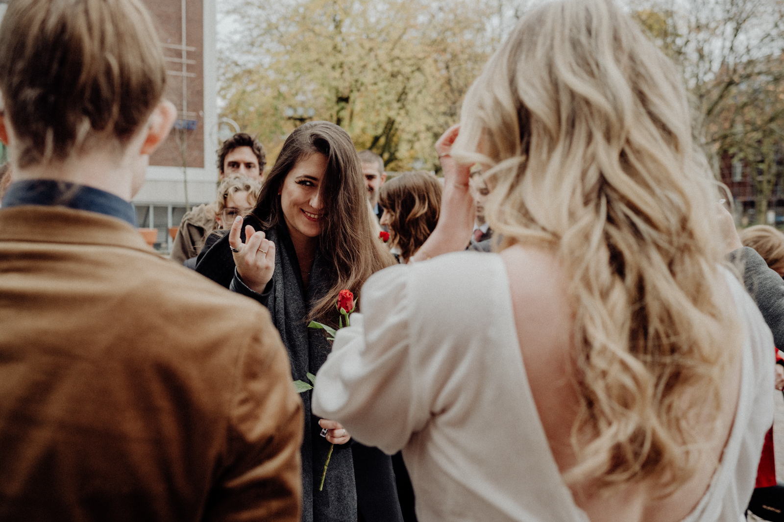 069-©gescheschmidt-hochzeit-dortmund-altes-stadthaus-gratulationen-gaeste