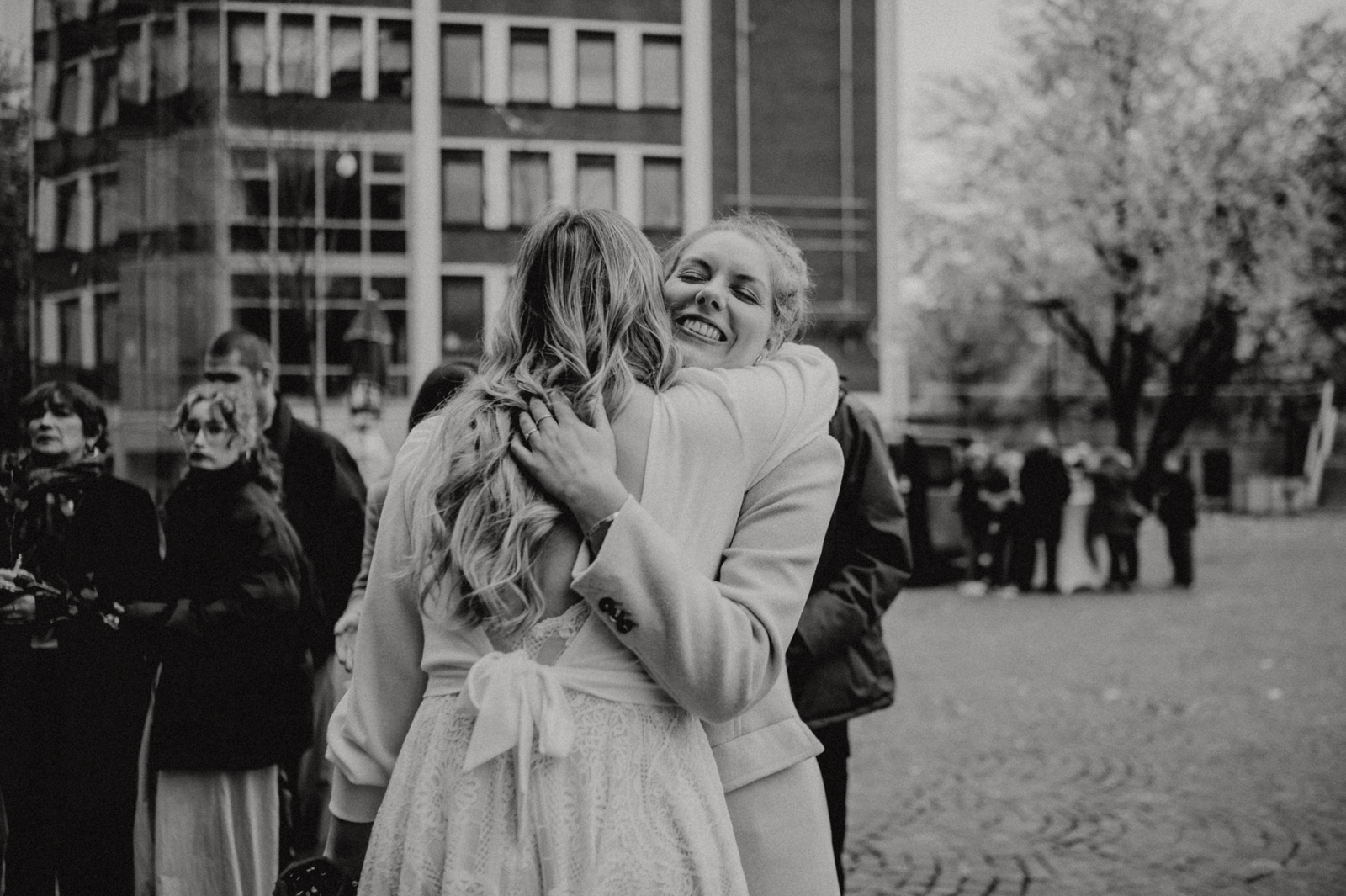 072-©gescheschmidt-hochzeit-dortmund-altes-stadthaus-gratulationen-gaeste