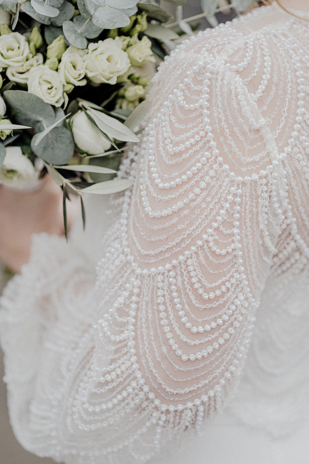 109-©gescheschmidt-hochzeitsfotografin-haus-neersdonk-paarshooting-brücke