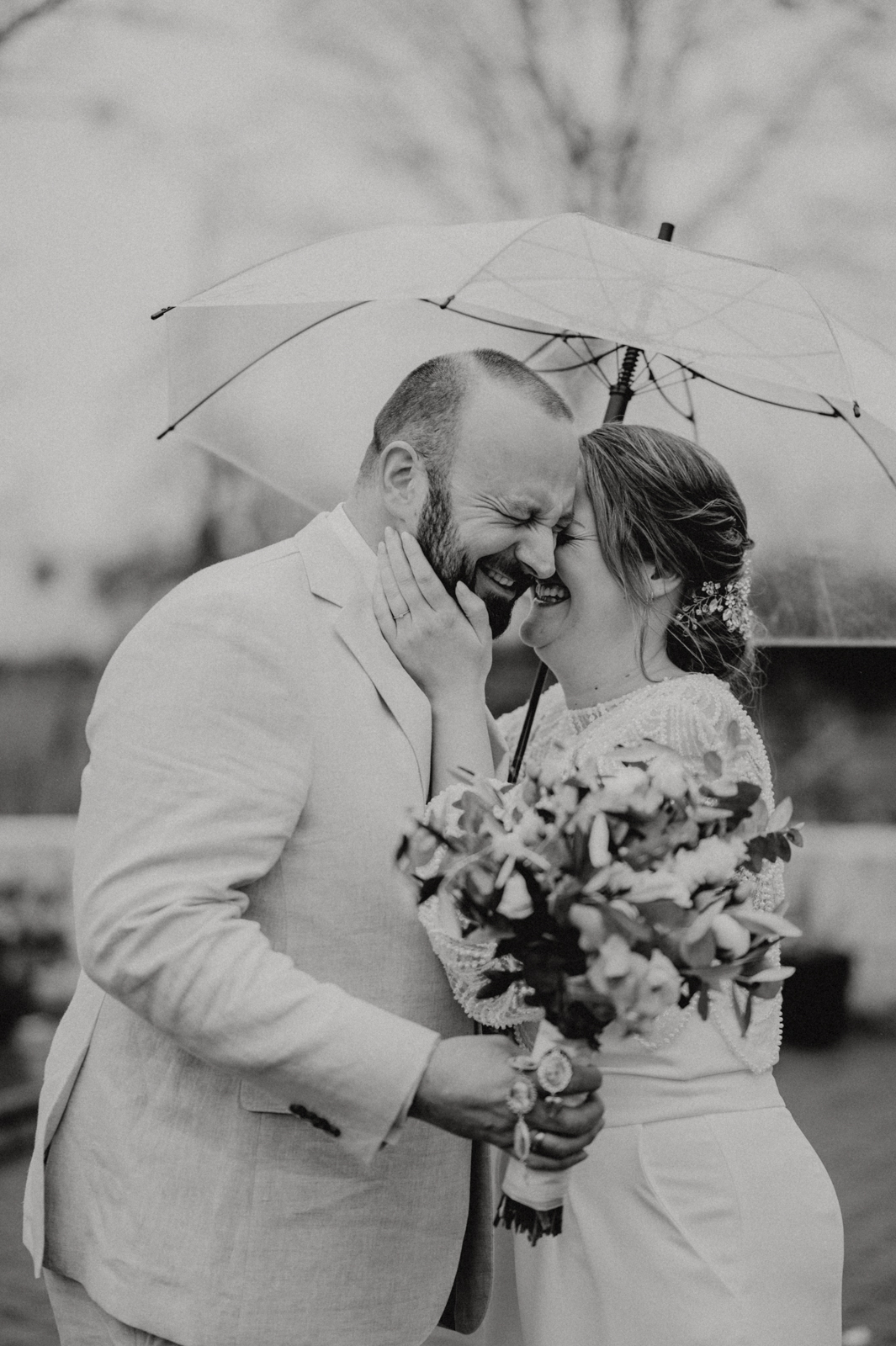 115-©gescheschmidt-hochzeitsfotografin-haus-neersdonk-paarshooting-brücke