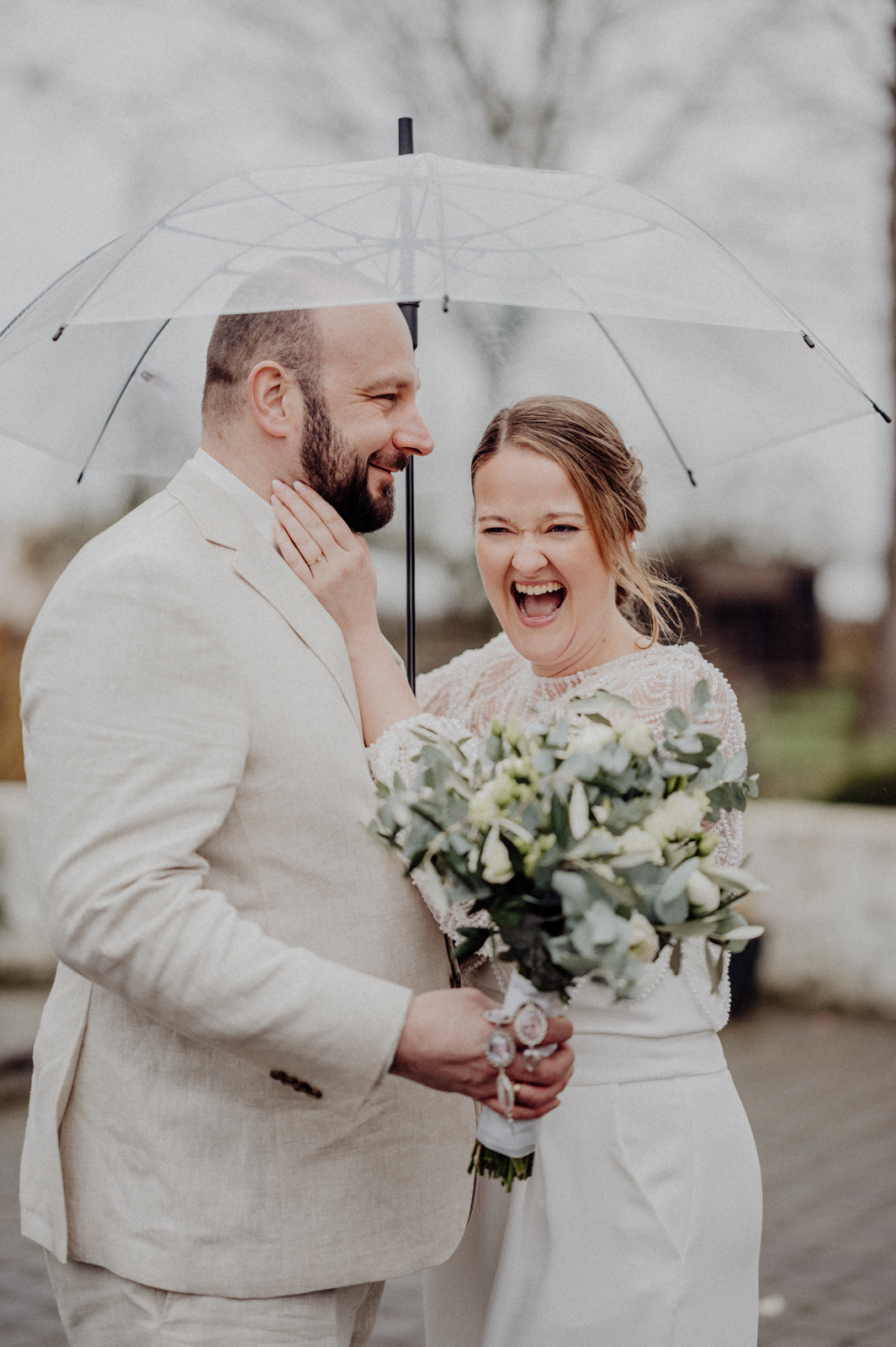 116-©gescheschmidt-hochzeitsfotografin-haus-neersdonk-paarshooting-brücke