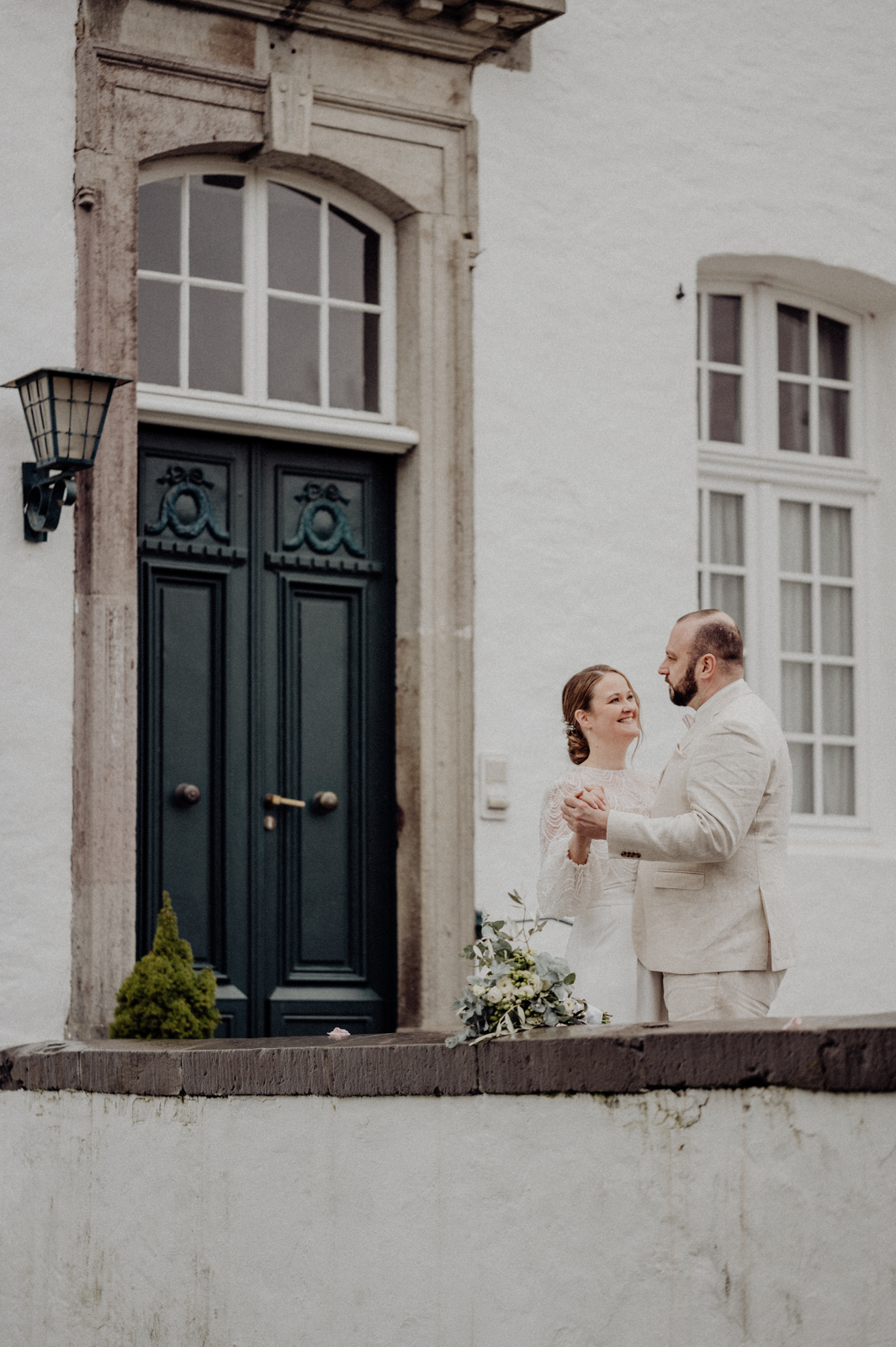 118-©gescheschmidt-hochzeitsfotografin-haus-neersdonk-paarshooting-brücke