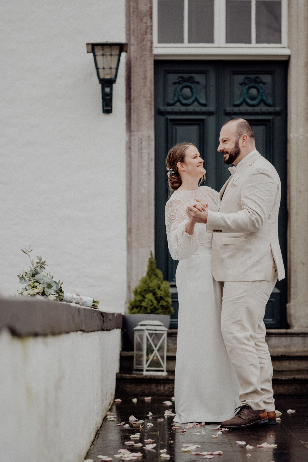 119-©gescheschmidt-hochzeitsfotografin-haus-neersdonk-paarshooting-brücke