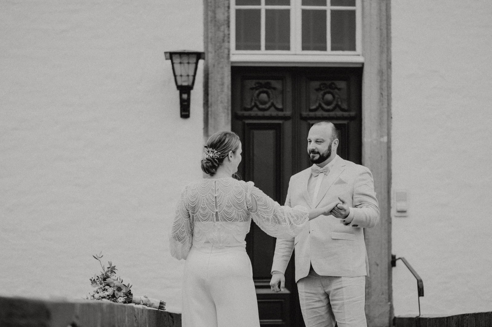 121-©gescheschmidt-hochzeitsfotografin-haus-neersdonk-paarshooting-brücke