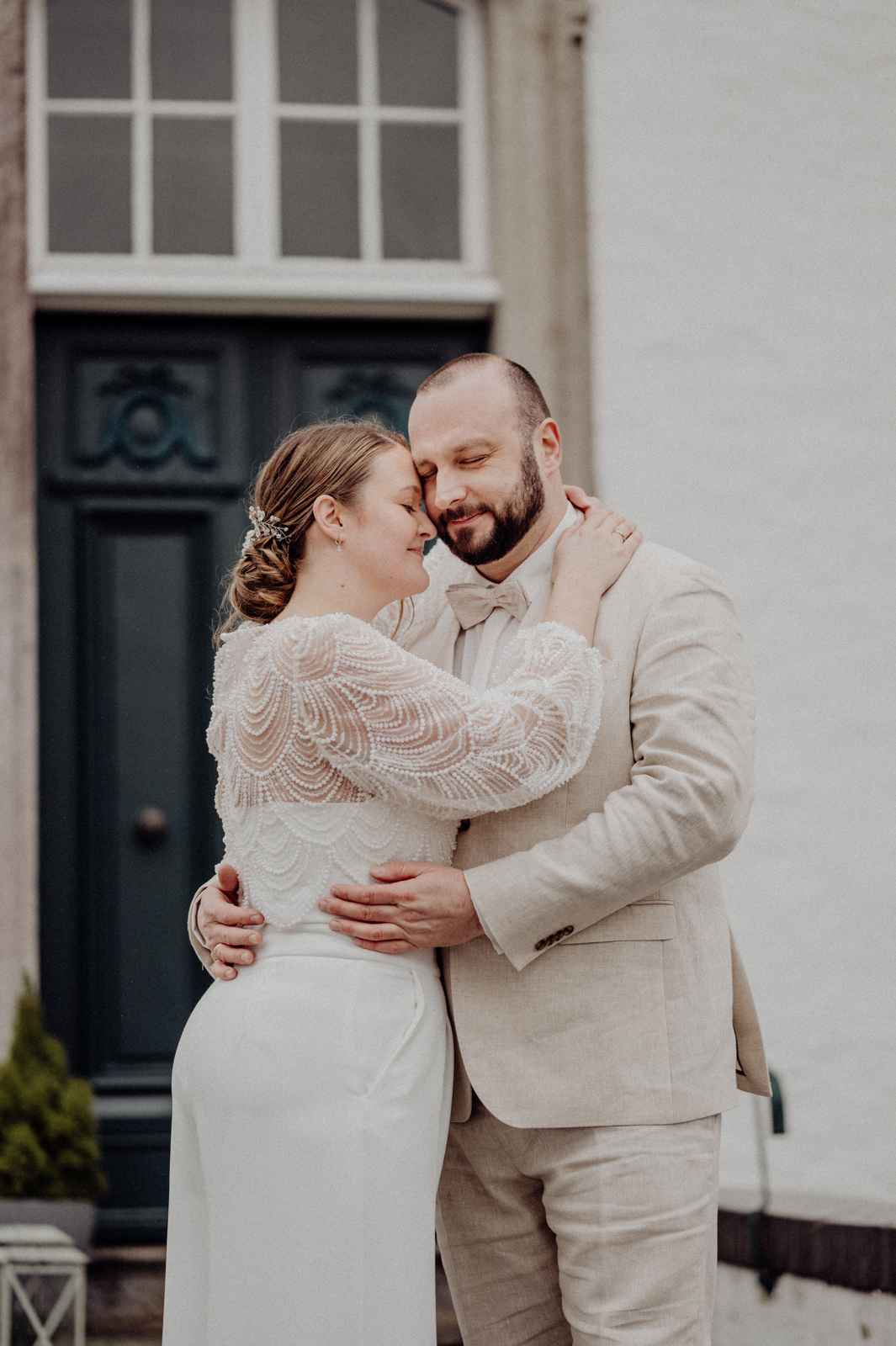 122-©gescheschmidt-hochzeitsfotografin-haus-neersdonk-paarshooting-brücke