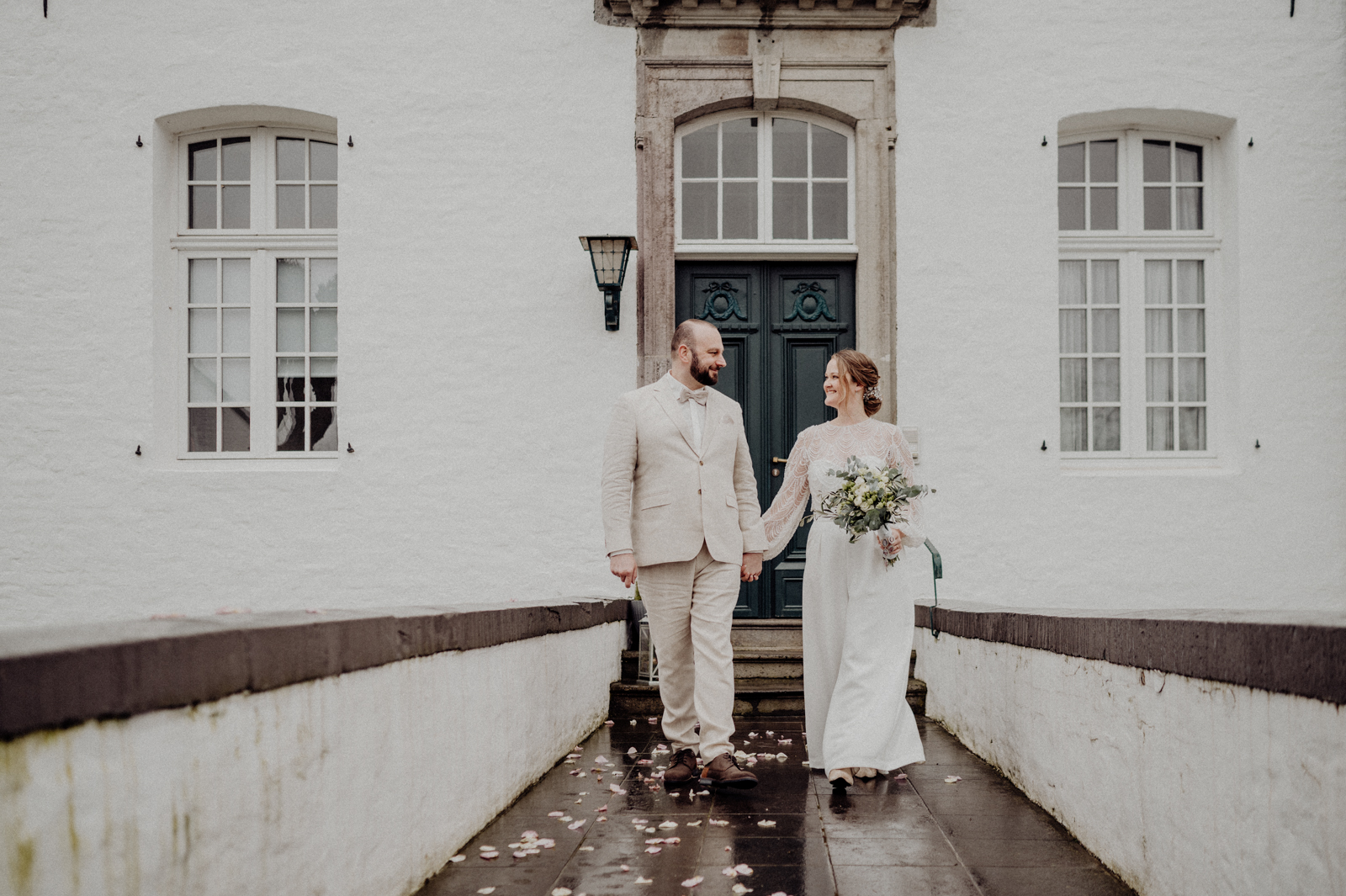 123-©gescheschmidt-hochzeitsfotografin-haus-neersdonk-paarshooting-brücke