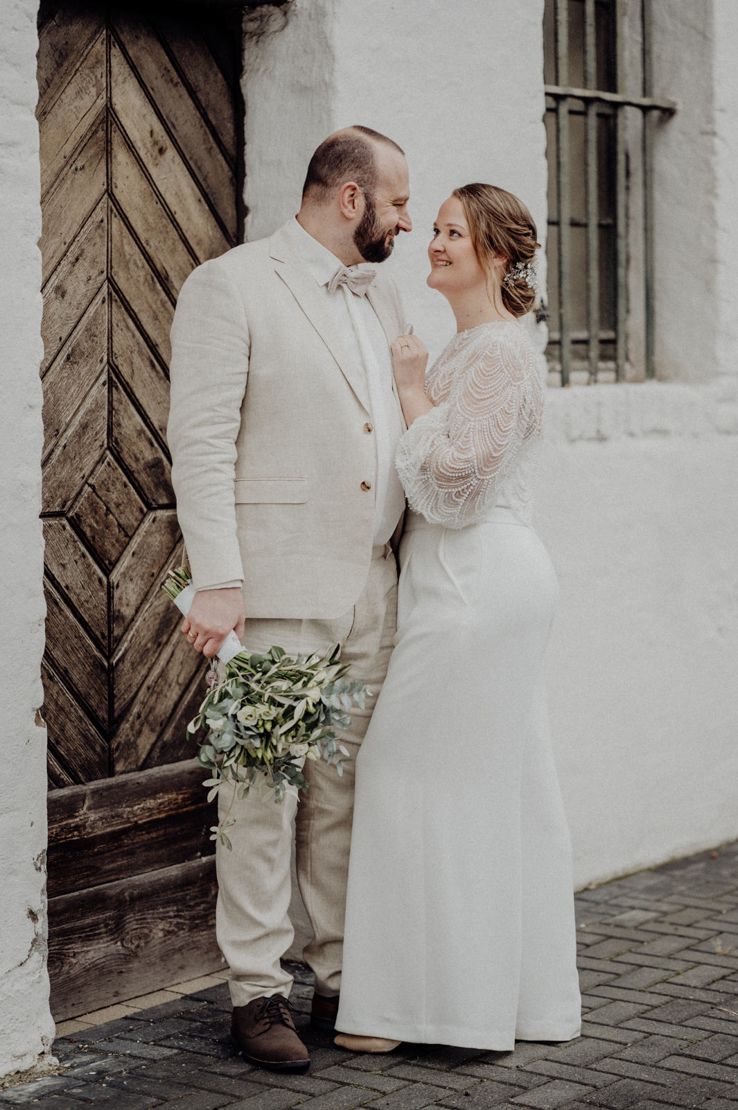 127-©gescheschmidt-hochzeitsfotografin-haus-neersdonk-paarshooting-brücke